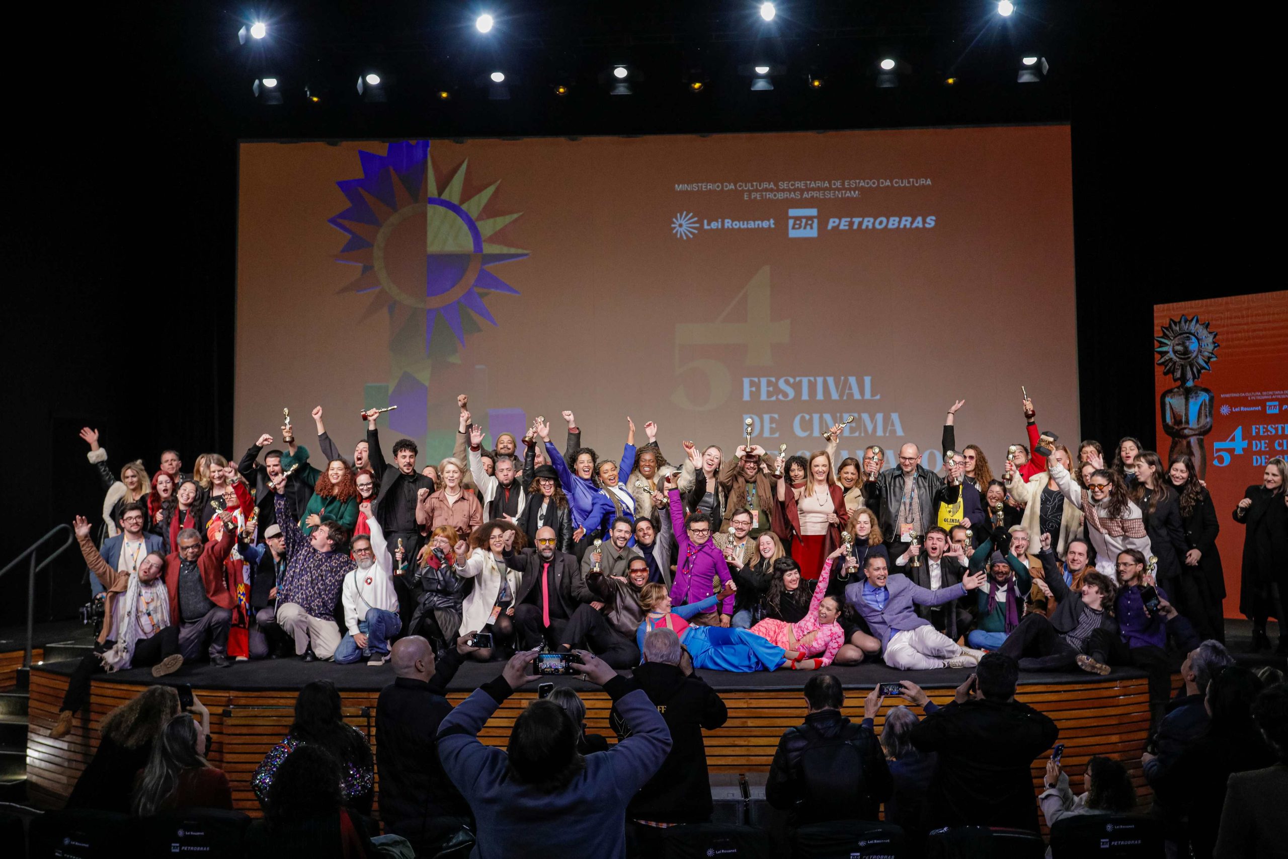 “Filhas da Lua” e “Shibal” lideram os vencedores da primeira premiação do Festival de Gramado